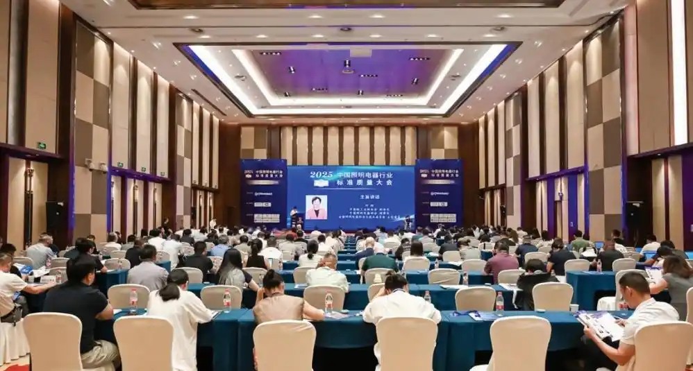 মান মানের সঙ্গে আলো শিল্প এগিয়ে নেতৃস্থানীয়